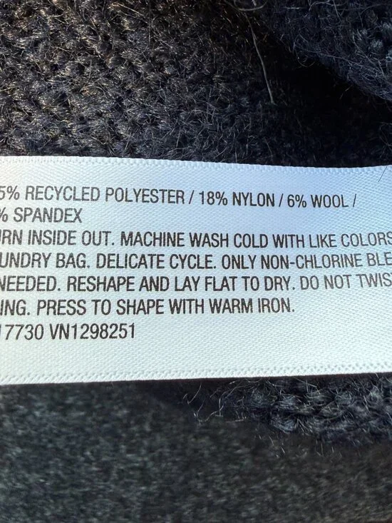 Wild Fable Dog Ice Skating Sweater Women’s Medium NWT - Picture 8 of 8